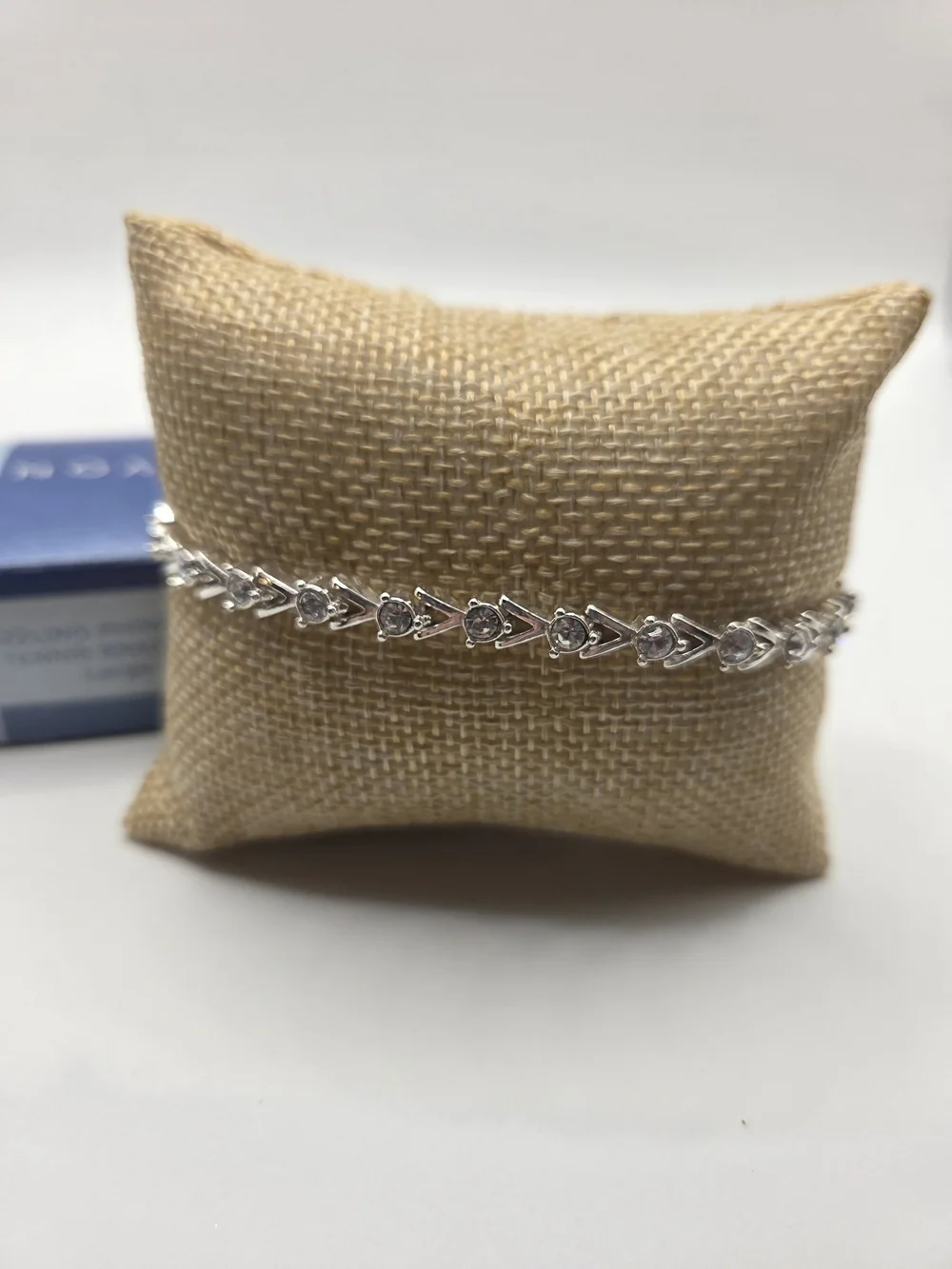 1566. Vintage Avon Dazzling Rhinestone Tennis Bracelet